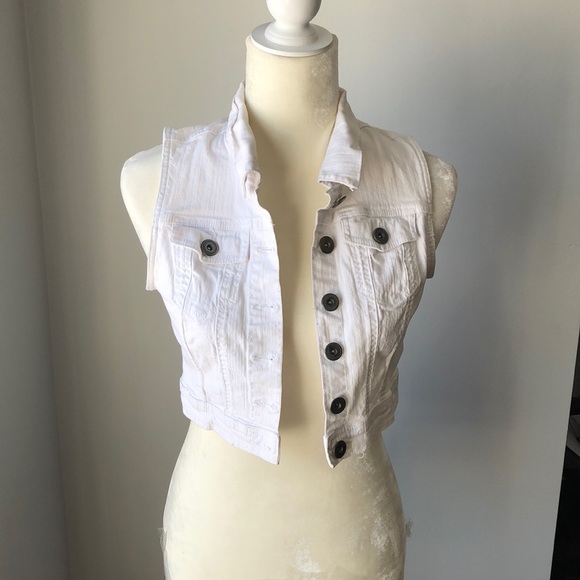 white sleeveless jean vest